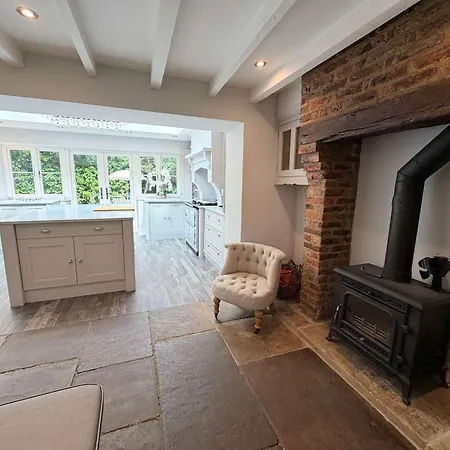 Cosy Sleeps 10 Acre Playroom Pets