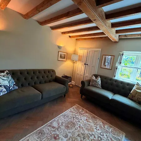 Cosy Sleeps 10 Acre Playroom Pets *