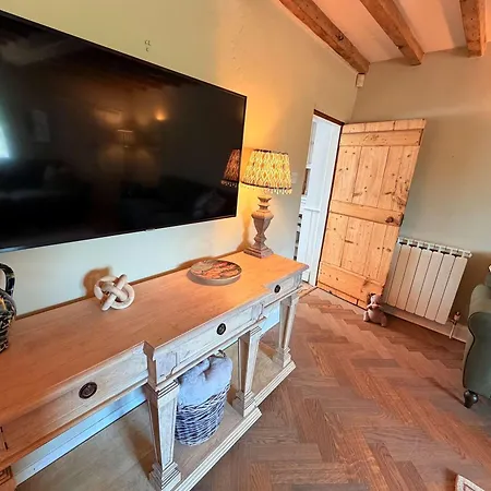 Cosy Sleeps 10 Acre Playroom Pets Tatil Evi *