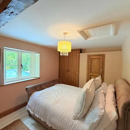 Cosy Sleeps 10 Acre Playroom Pets Tatil Evi