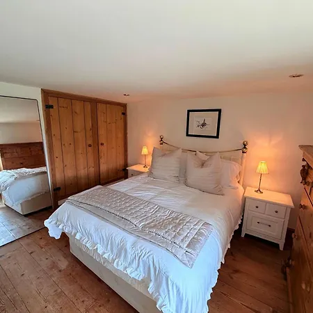 Cosy Sleeps 10 Acre Playroom Pets Tatil Evi
